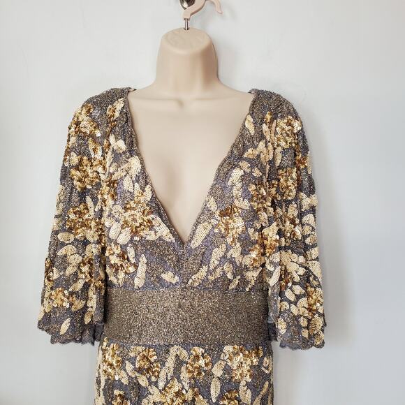 Mac Duggal Evening Gown 4574D Sequin Bead Embellished Cape Gown Platinum Size 8 - Picture 4 of 10